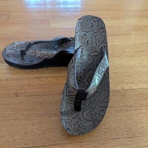 Moszkito Brown Embossed Genuine Leather Flip Flops Never Worn Them